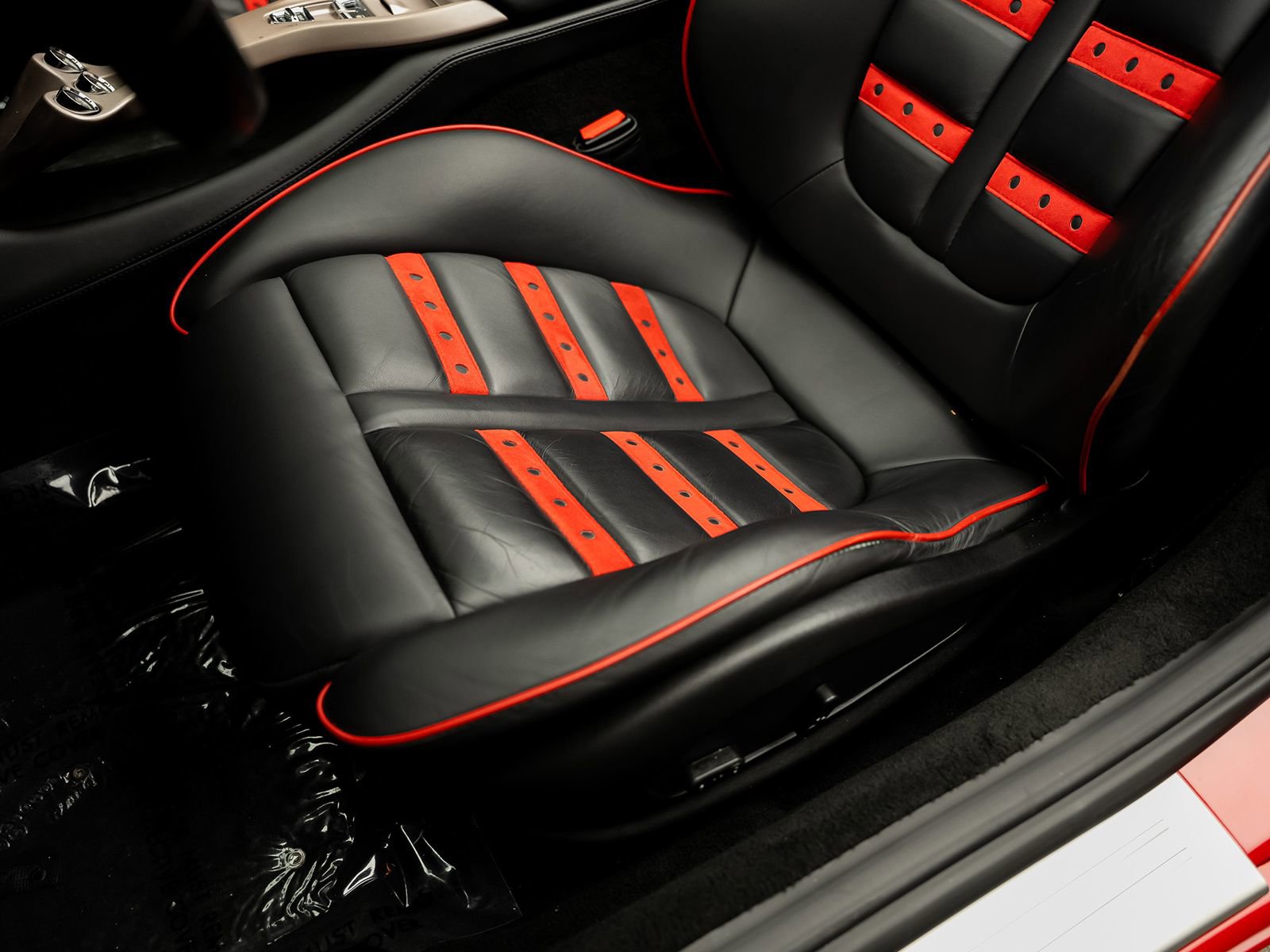 Used 2013 Ferrari California RWD image 37
