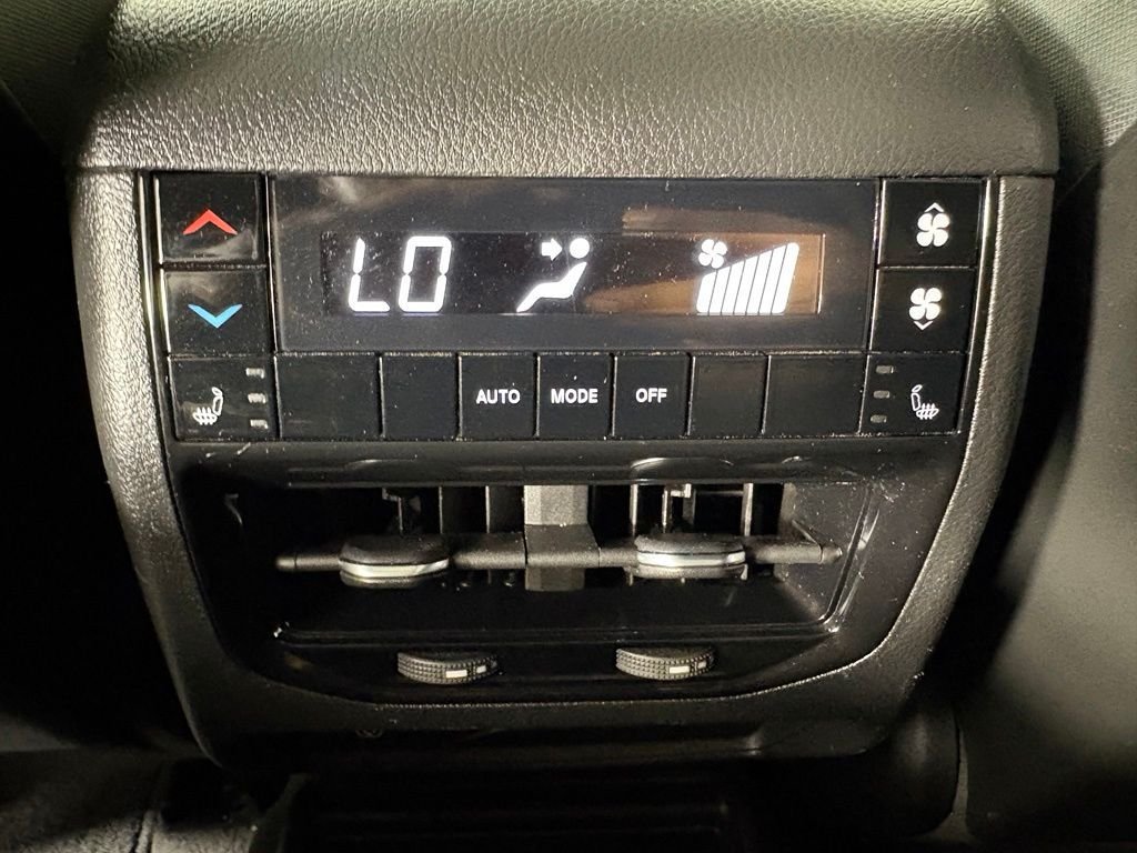 Used 2023 Jeep Grand Cherokee L Limited w/ Black Appearance Package AWD/4WD image 42