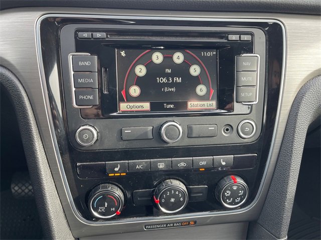 Used 2015 Volkswagen Passat 1.8T SE image 25