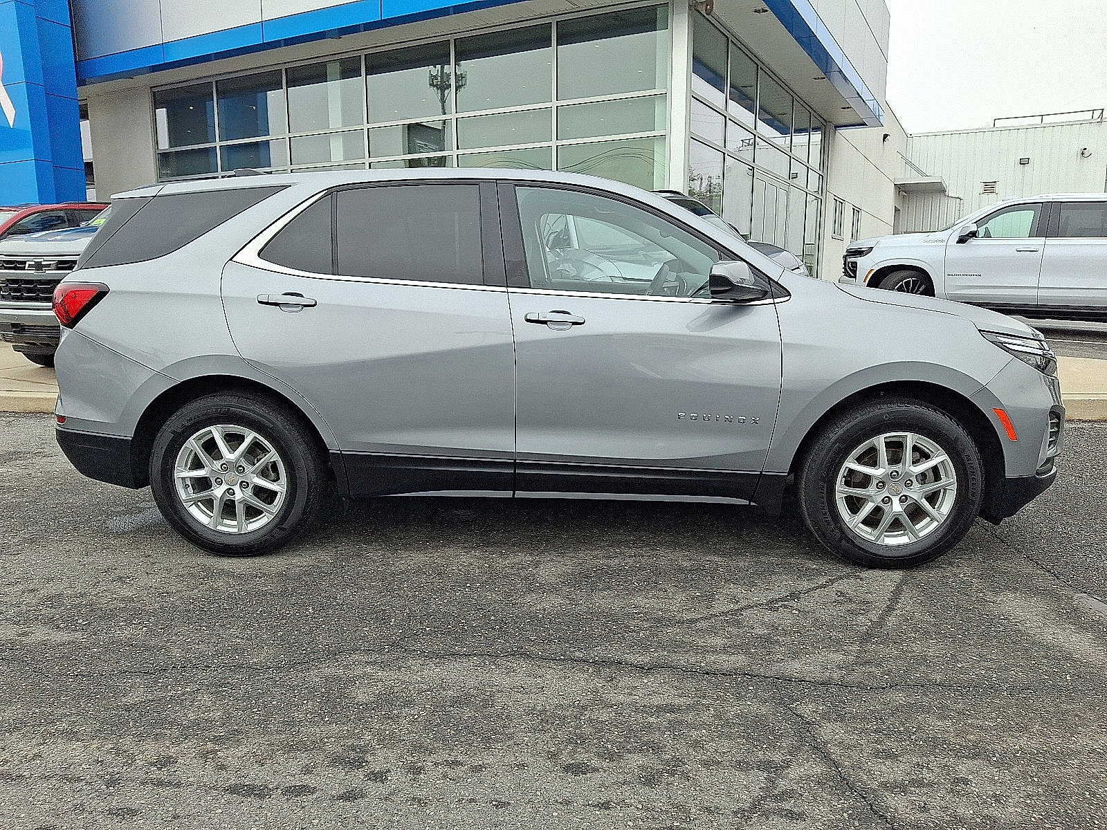 Used 2024 Chevrolet Equinox LT w/ LPO, Floor Liner Package FWD image 7