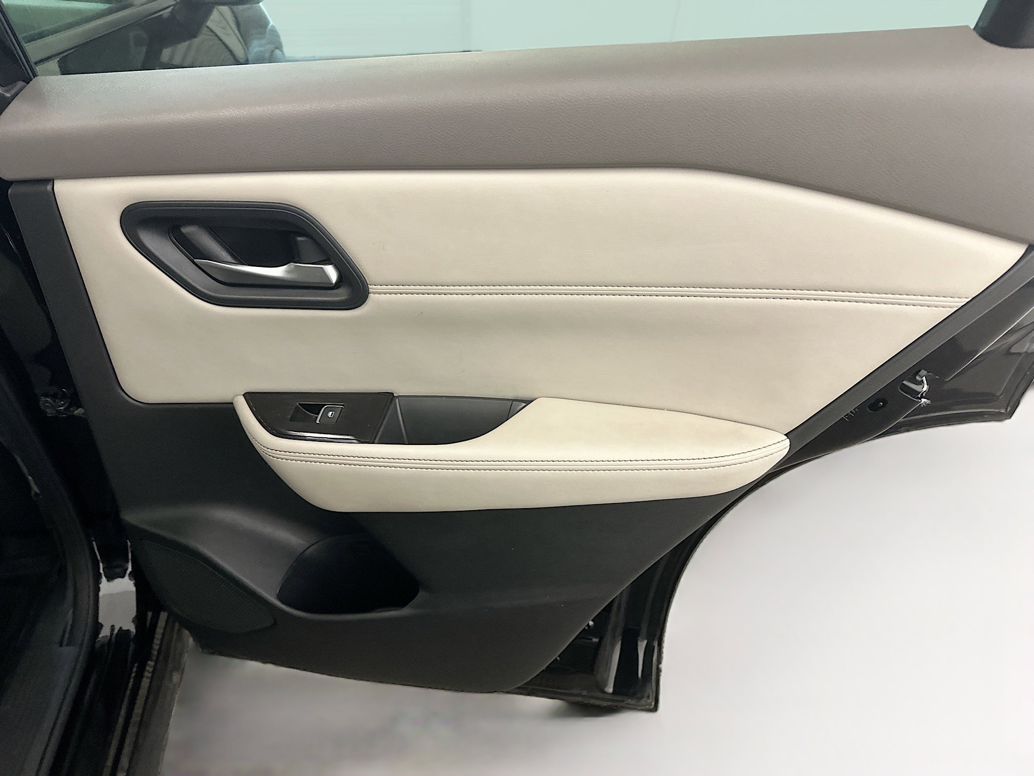 Used 2023 Nissan Rogue SL image 32