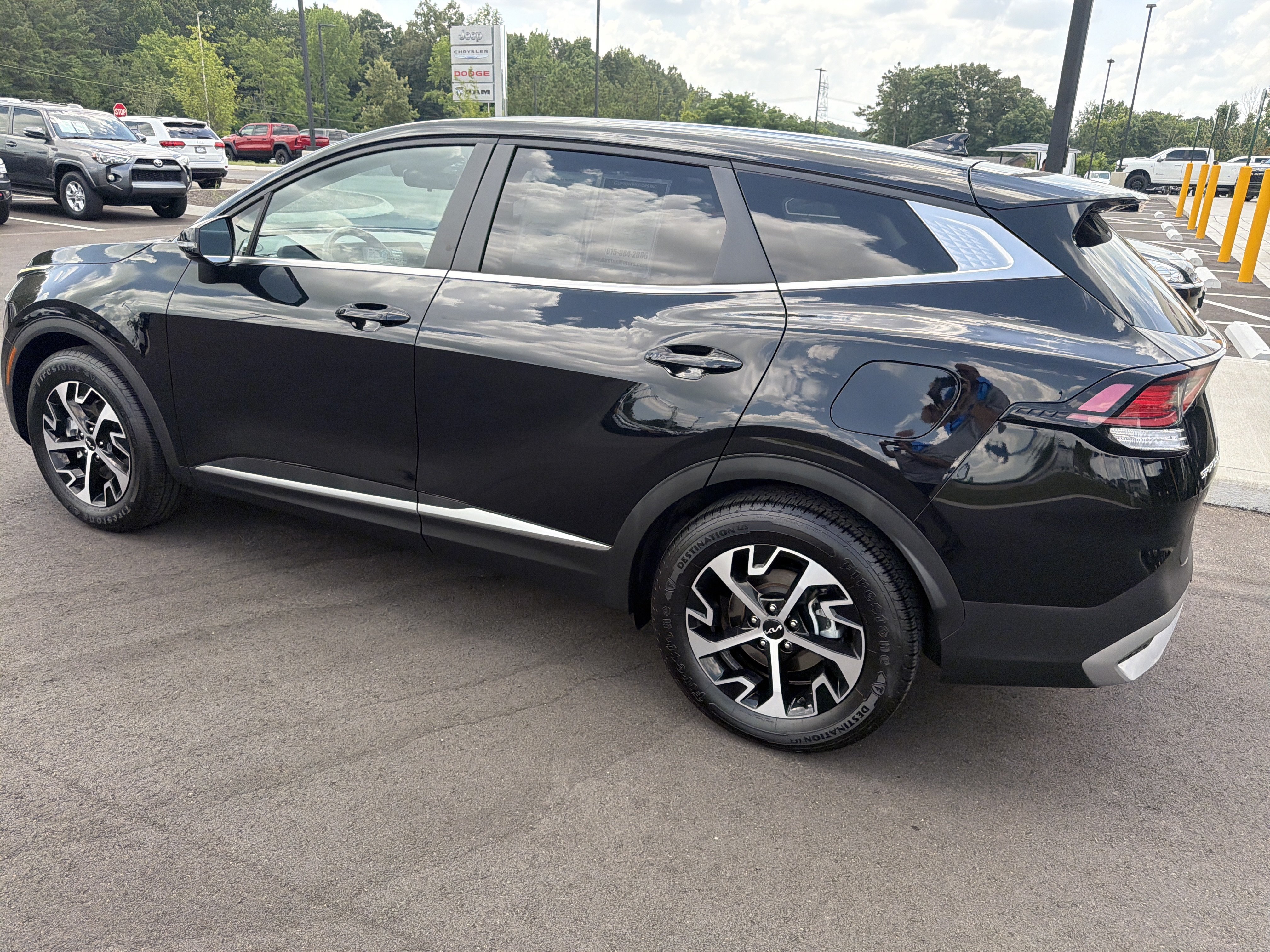 Used 2023 Kia Sportage EX FWD image 24