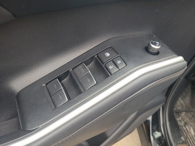 Used 2023 Toyota Highlander Bronze Edition image 19