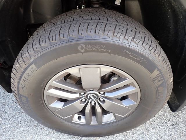 Used 2025 Nissan Frontier SV AWD/4WD image 13
