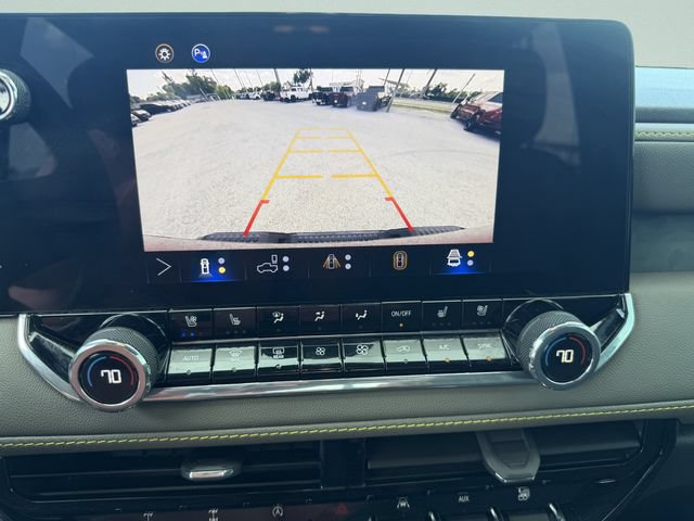 Used 2024 Chevrolet Colorado ZR2 w/ ZR2 Convenience Package III AWD/4WD image 27
