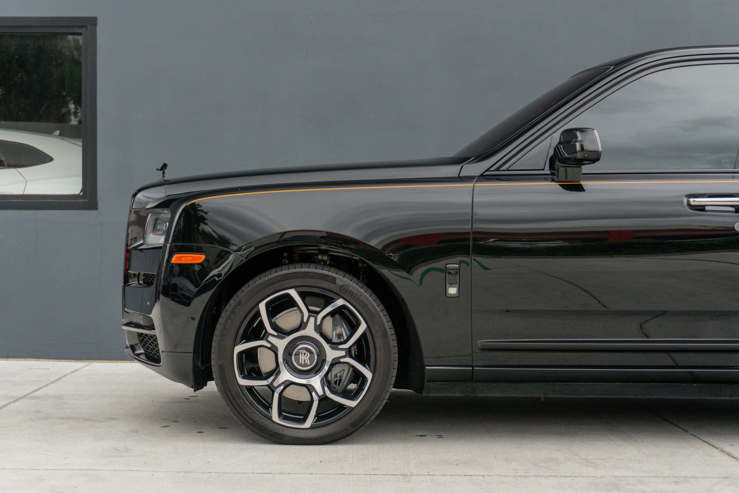 Used 2023 Rolls-Royce Cullinan Black Badge w/ Leather Finishing Pack image 19