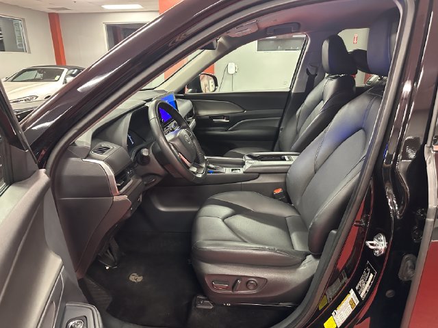 Used 2025 Toyota Grand Highlander AWD image 10