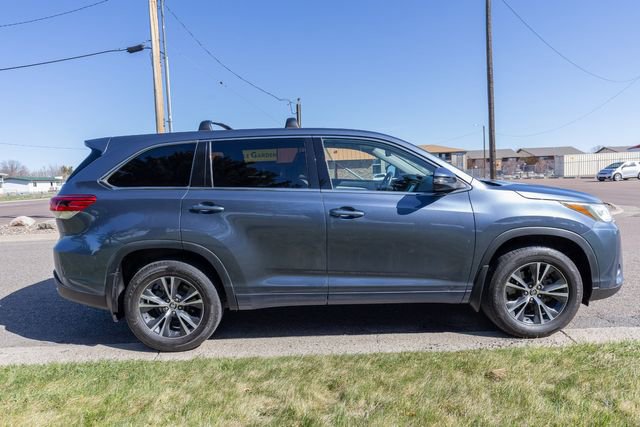 Used 2018 Toyota Highlander LE AWD/4WD image 4