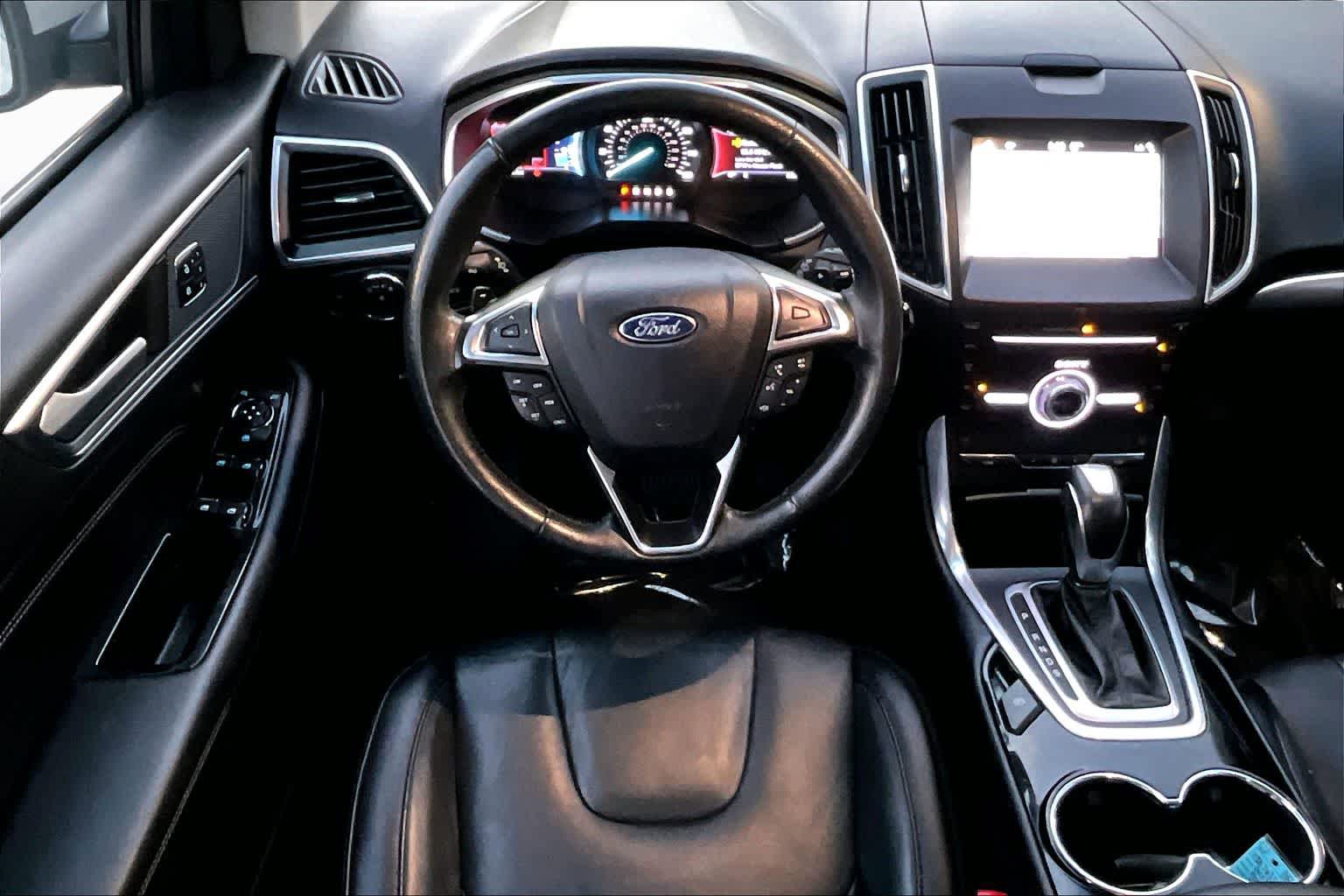 Used 2017 Ford Edge Titanium w/ Technology Package FWD image 11