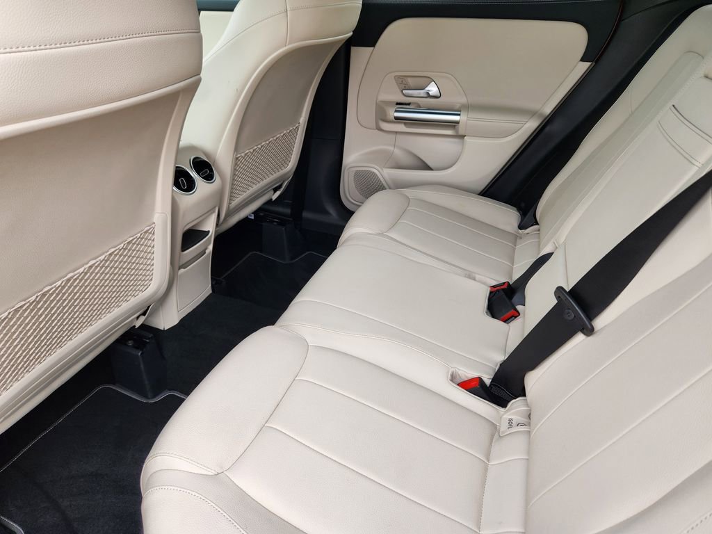 Used 2021 Mercedes-Benz GLA 250 4MATIC image 9
