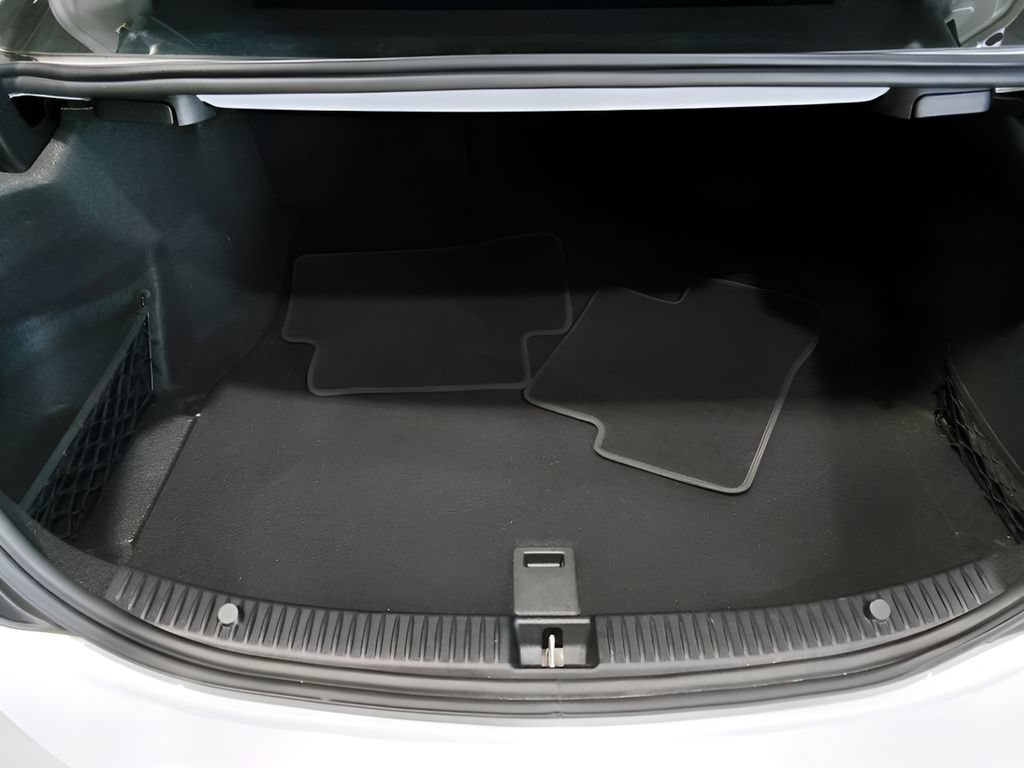 Used 2018 Mercedes-Benz C 300 4MATIC Sedan w/ Premium Package image 7