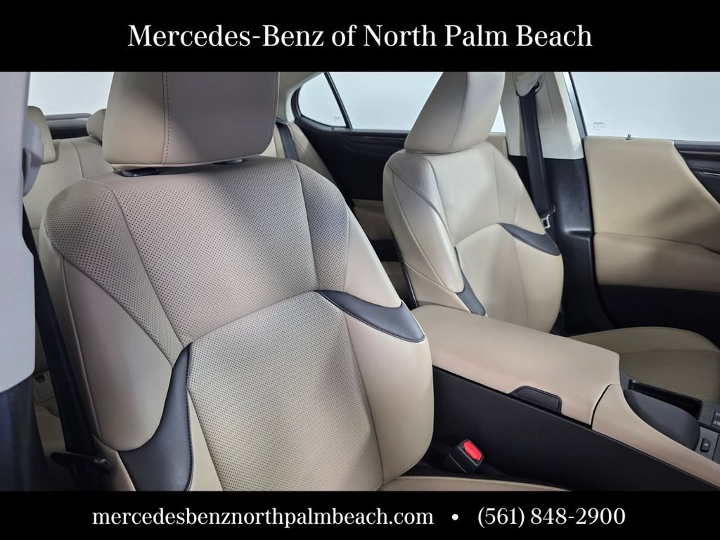Used 2019 Lexus ES 300h w/ Premium Package FWD image 30