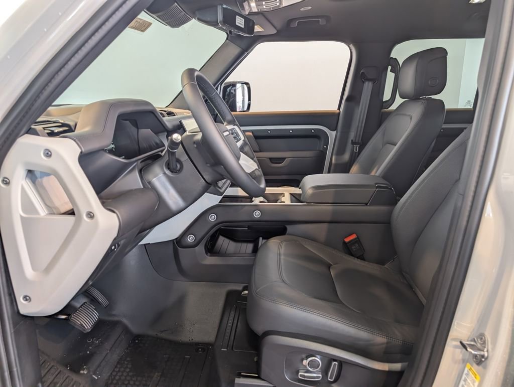 New 2026 Land Rover Defender 130 X-Dynamic SE image 9