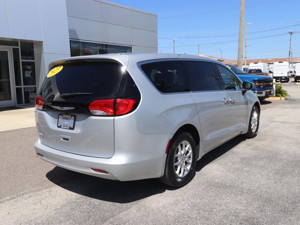 Used 2023 Chrysler Voyager LX image 13