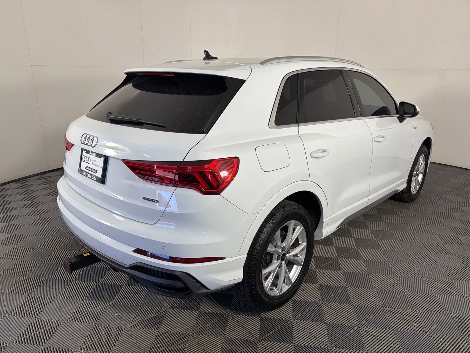 Used 2023 Audi Q3 2.0T Premium w/ Convenience Package AWD/4WD image 6
