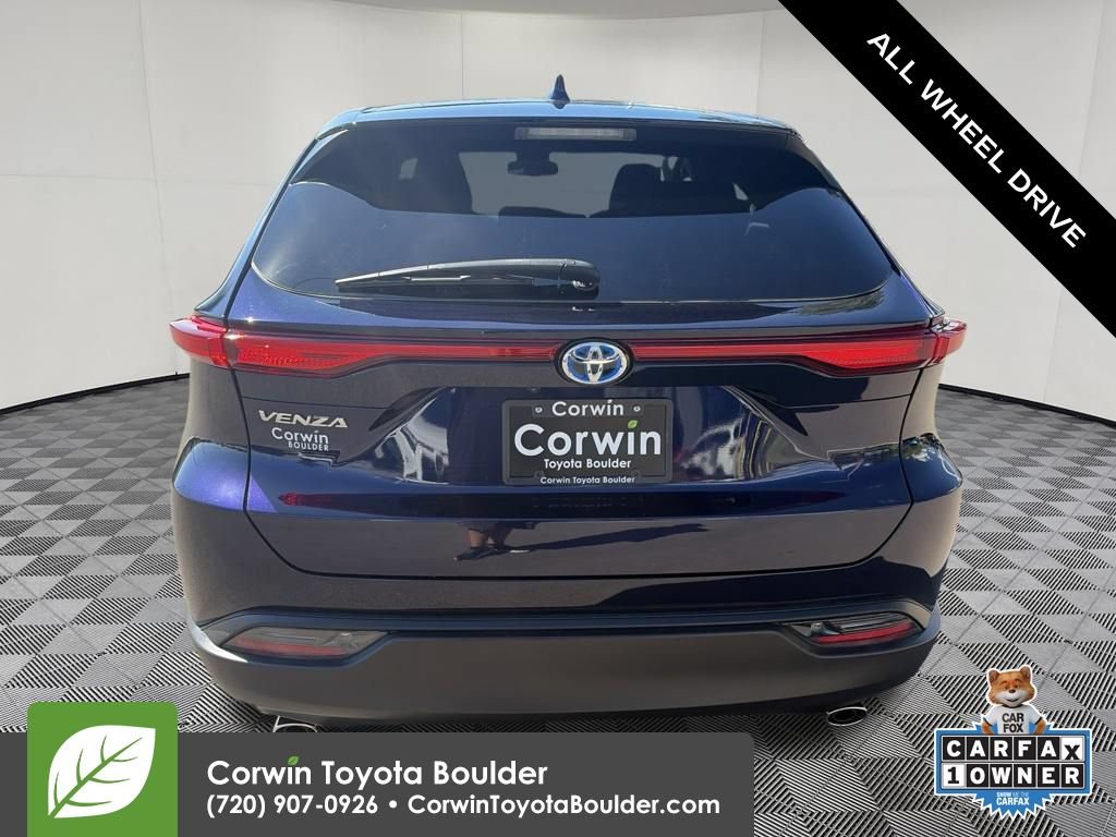 Used 2024 Toyota Venza LE AWD/4WD image 8