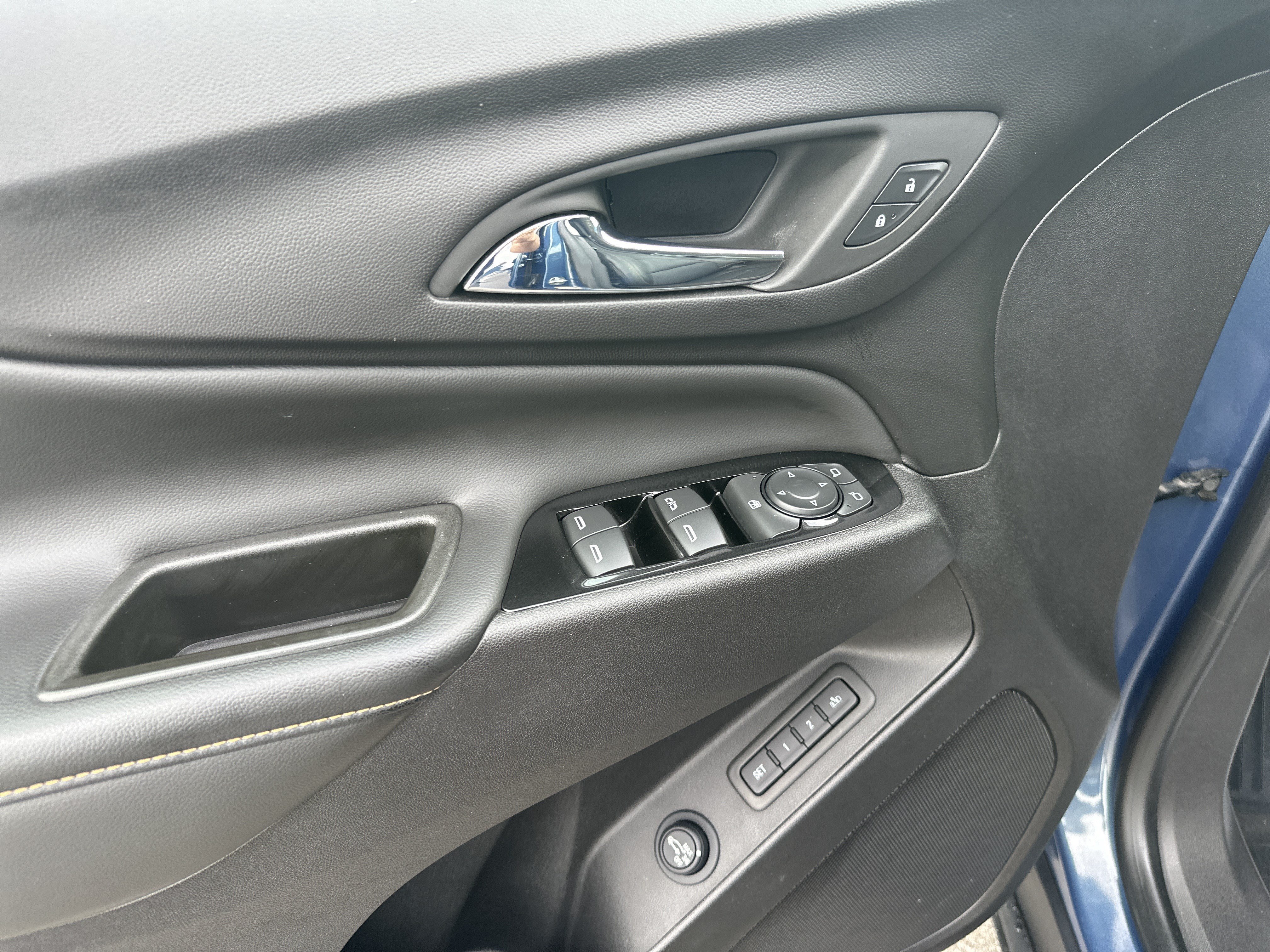 Used 2024 Chevrolet Equinox Premier FWD image 13