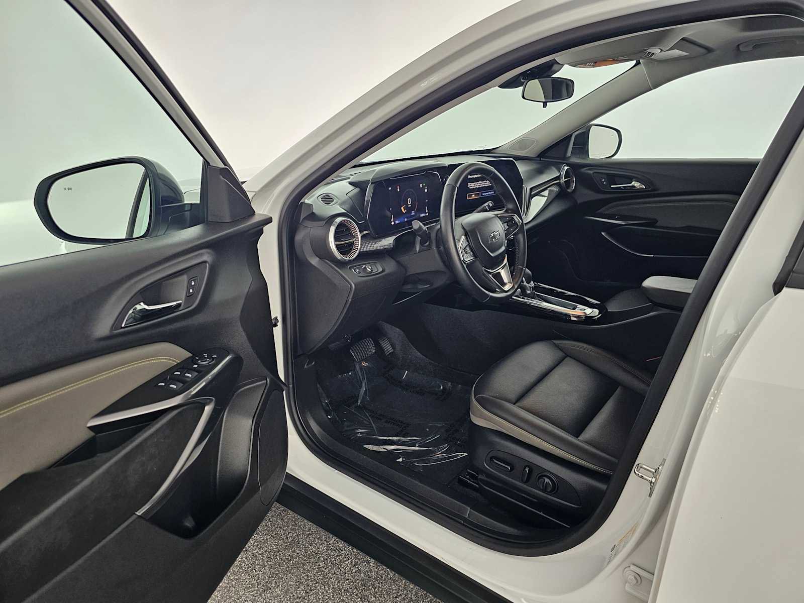 Used 2024 Chevrolet Trax ACTIV w/ Sunroof Package FWD image 19