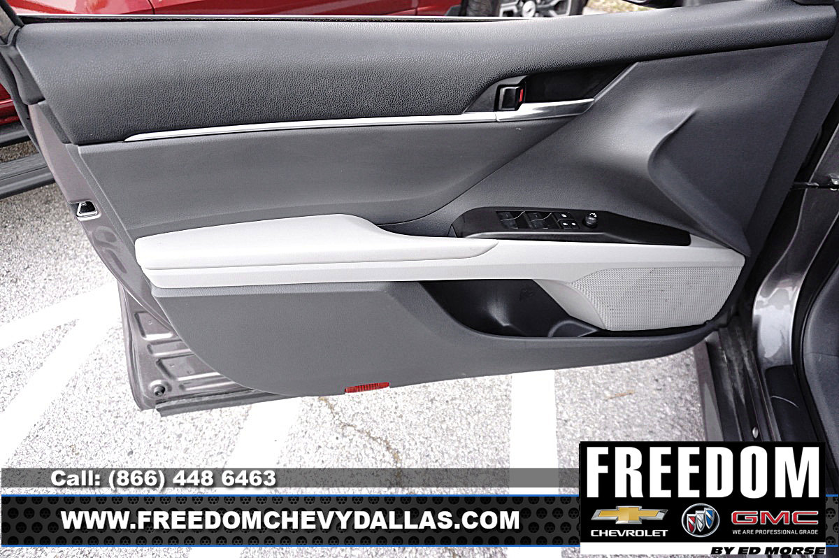 Used 2022 Toyota Camry LE image 32