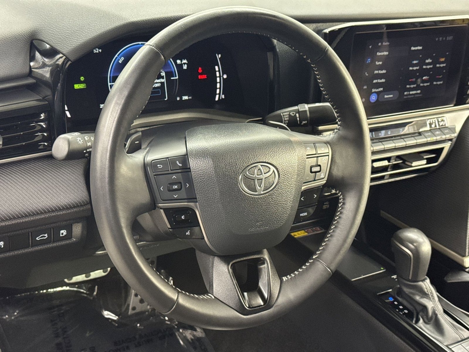 Used 2025 Toyota Camry SE w/ Convenience Package image 19