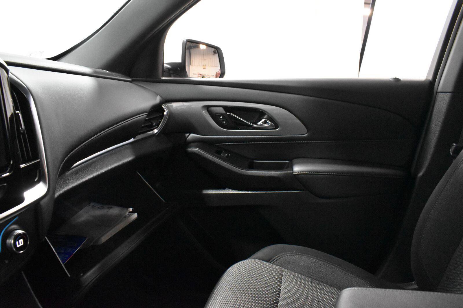 Used 2023 Chevrolet Traverse LT w/ Rear Camera Mirror Package AWD/4WD image 22