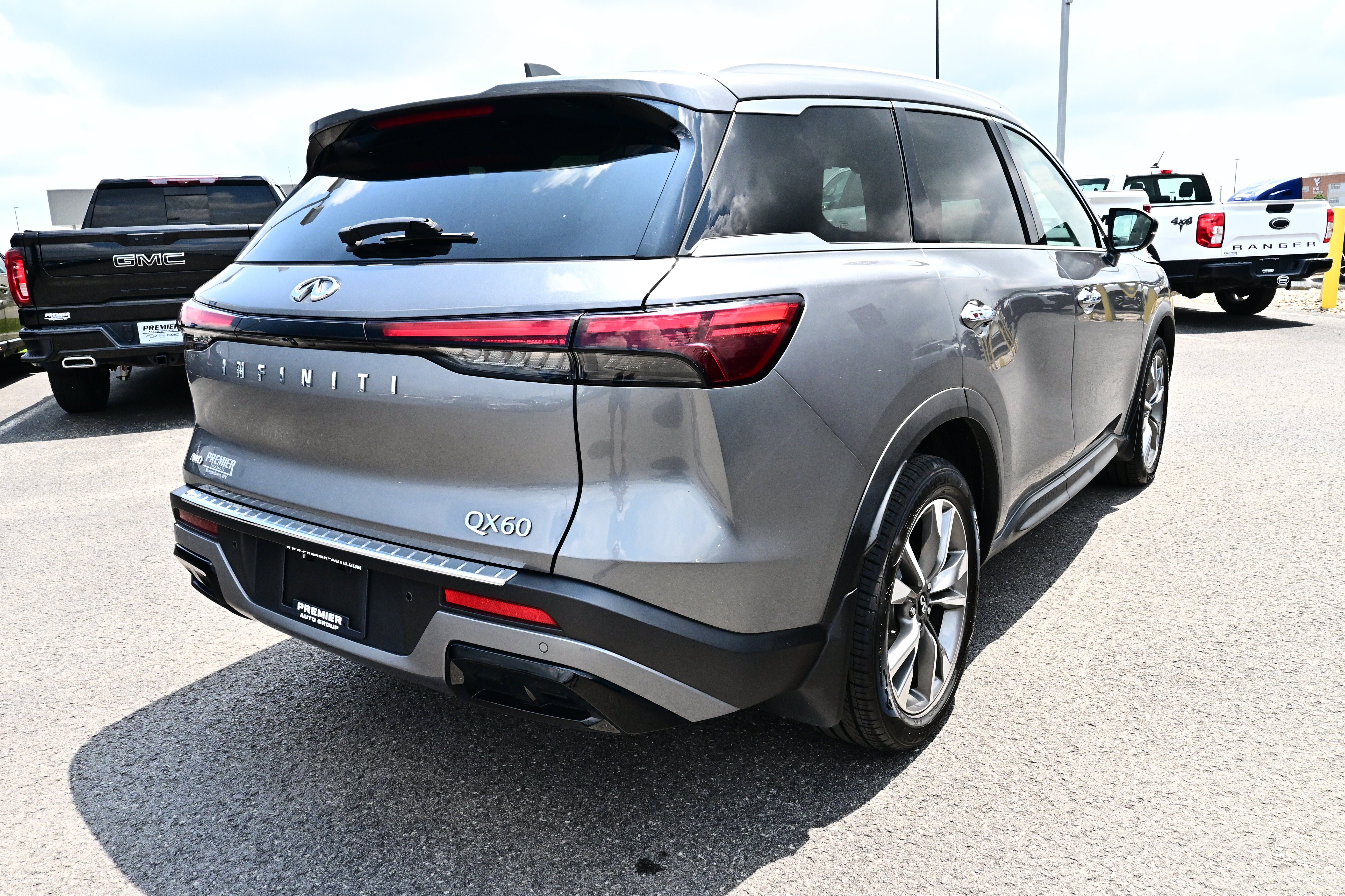 Used 2023 INFINITI QX60 Luxe w/ Cargo Package AWD/4WD image 8