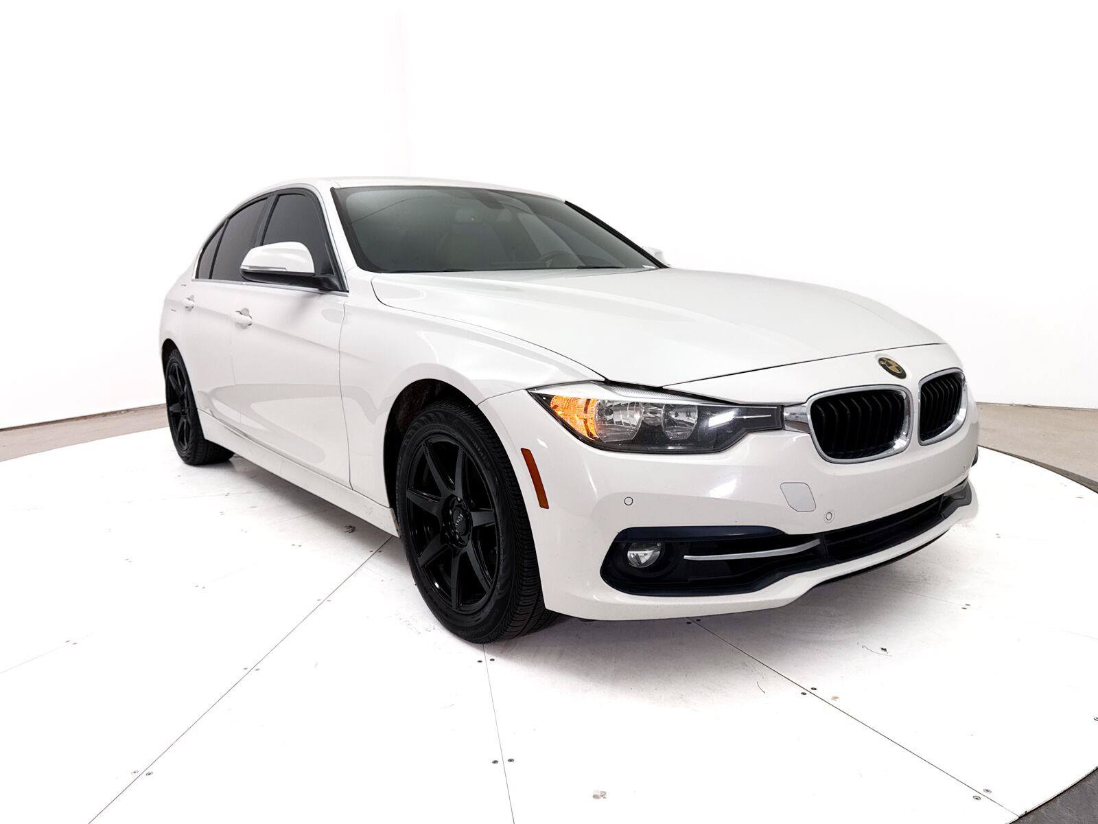 Used 2017 BMW 330i Sedan RWD image 1