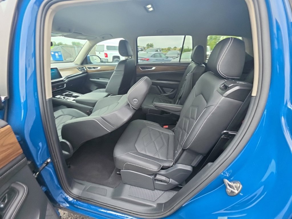 Used 2025 Volkswagen Atlas SE AWD/4WD image 26
