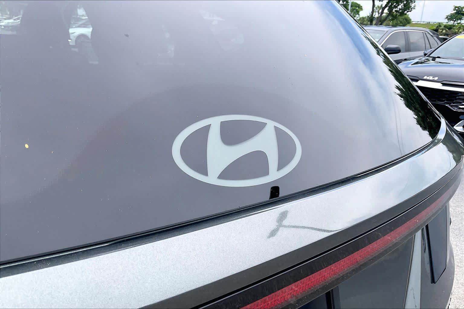 Used 2025 Hyundai Tucson Limited AWD/4WD image 17