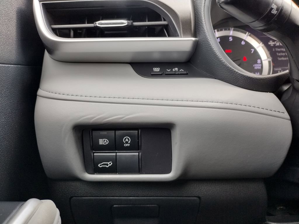 Used 2023 Toyota Highlander LE FWD image 27