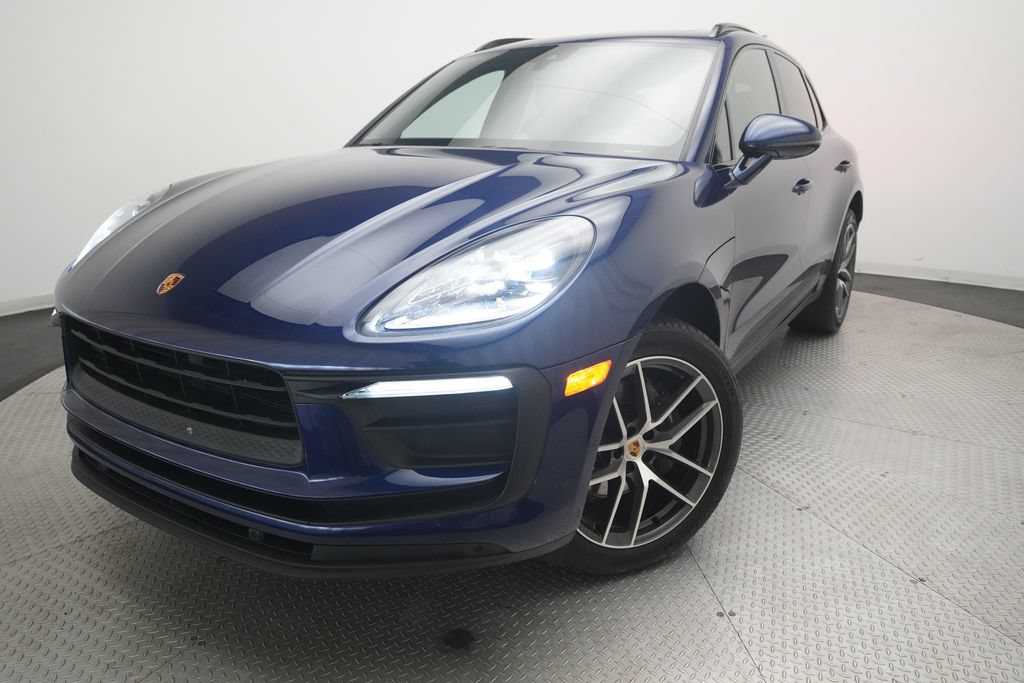 Certified 2022 Porsche Macan AWD/4WD image 30