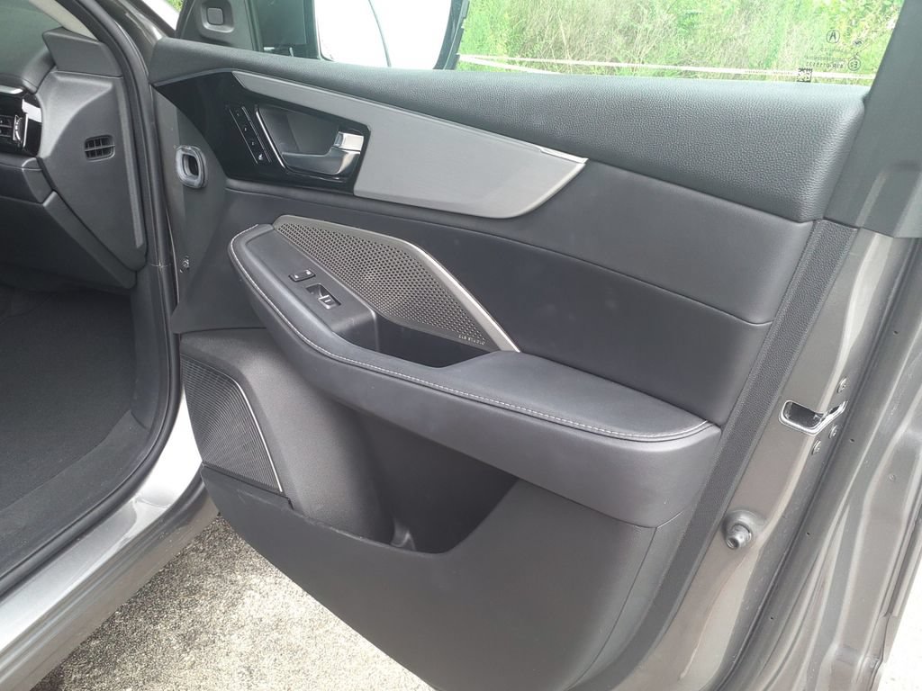Used 2023 Acura MDX w/ Technology Package FWD image 11