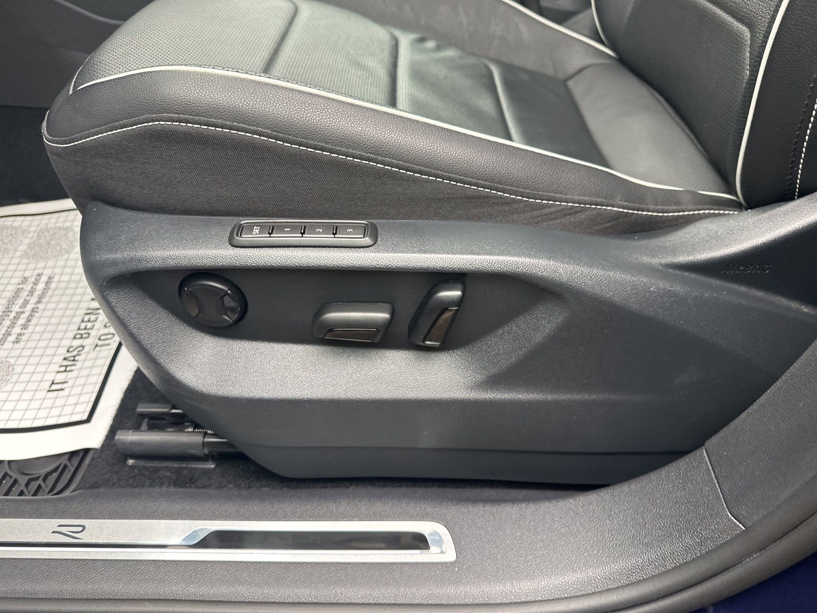 Certified 2022 Volkswagen Tiguan SEL R-Line image 12