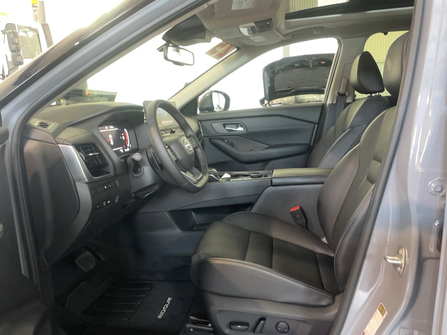 Used 2025 Nissan Rogue SL w/ SL Premium Package AWD/4WD image 8