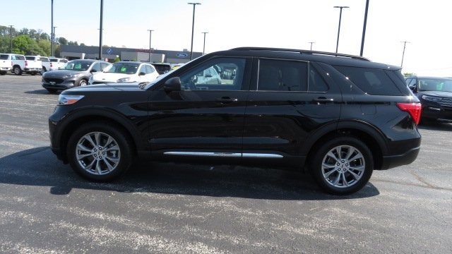 Certified 2022 Ford Explorer XLT w/ Equipment Group 202A image 13