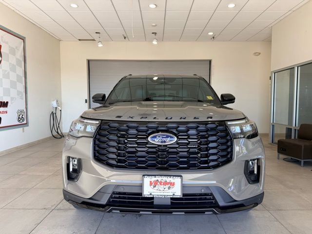 New 2026 Ford Explorer ST-Line w/ ST-Line Street Pack image 2