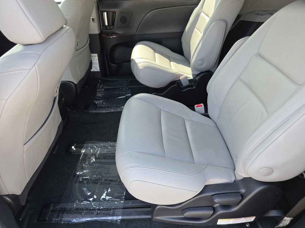 Used 2019 Toyota Sienna Limited AWD/4WD image 19