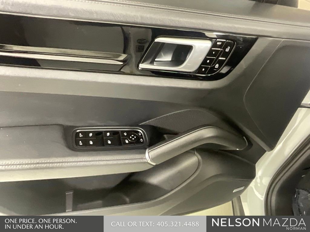 Used 2019 Porsche Cayenne AWD/4WD image 17