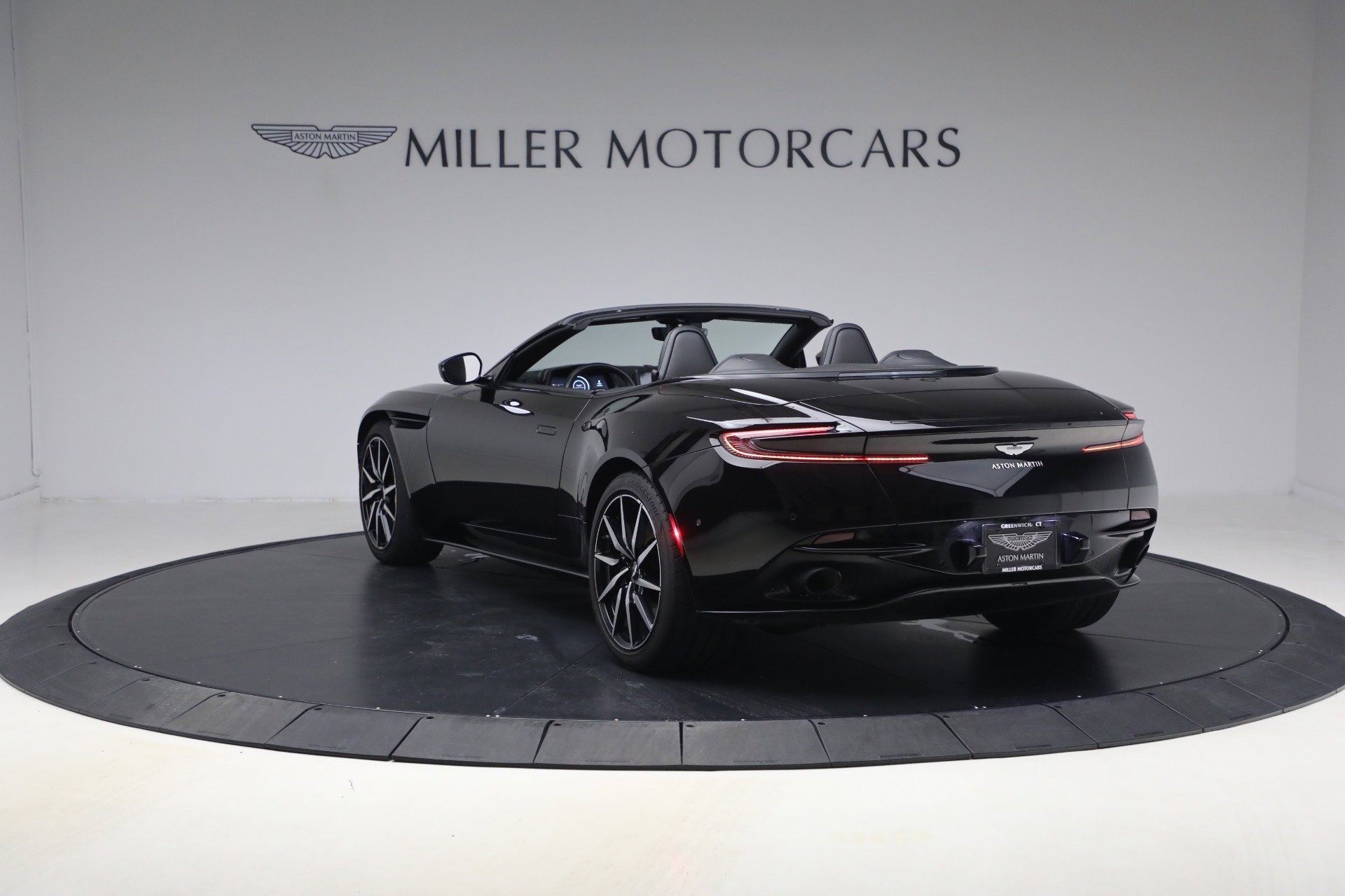 Used 2020 Aston Martin DB11 Volante image 5
