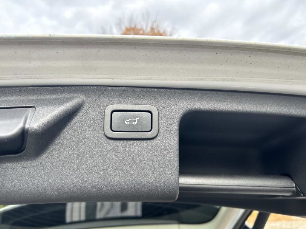 Used 2018 Land Rover Discovery Sport HSE image 14