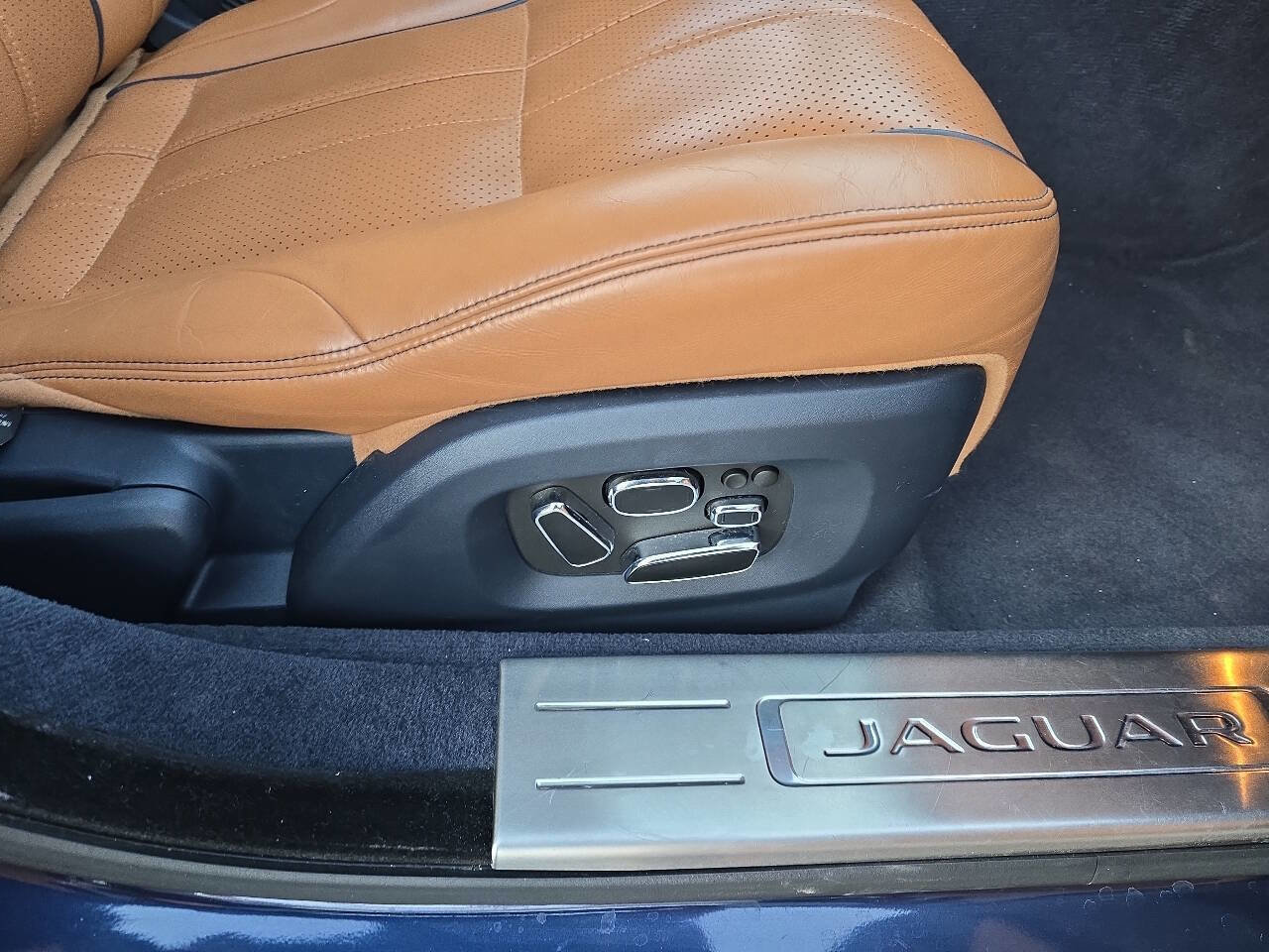 Used 2014 Jaguar XJ L Portfolio image 32