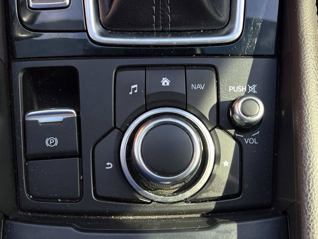 Used 2018 MAZDA MAZDA3 Touring FWD image 19