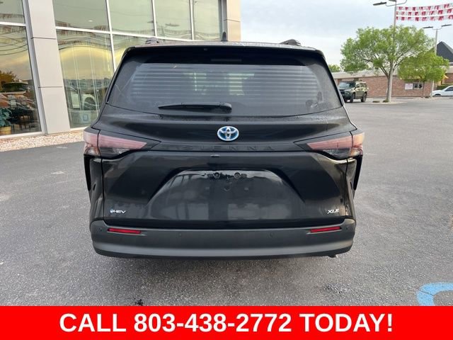 Used 2025 Toyota Sienna XLE image 32