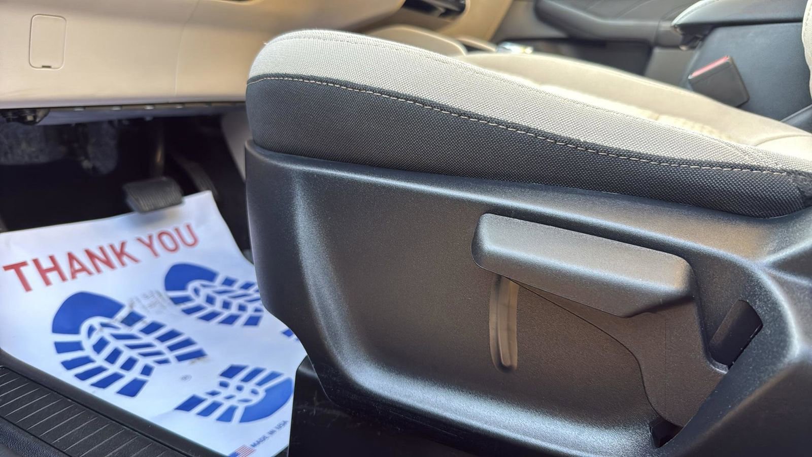 Certified 2022 Ford Escape SE w/ SE Sport Appearance Package image 11