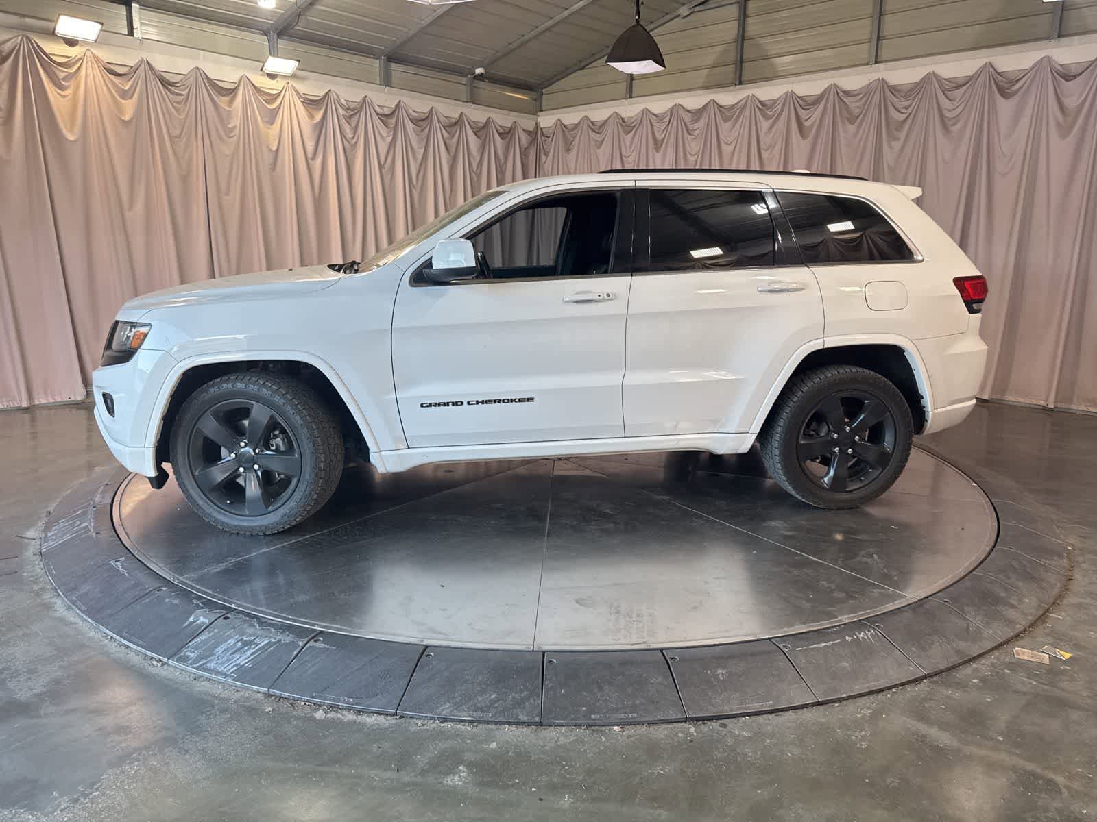 Used 2015 Jeep Grand Cherokee Altitude RWD image 8