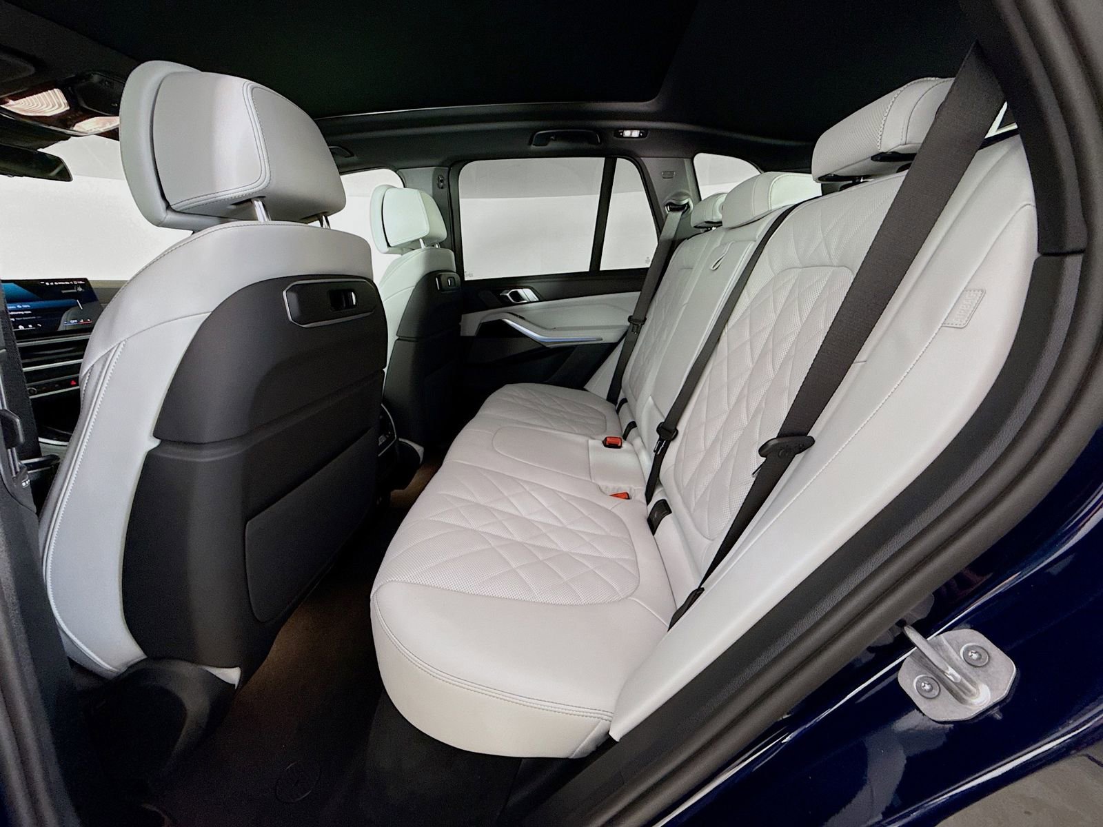 New 2026 BMW X5 xDrive50e w/ M Sport Package AWD/4WD image 26