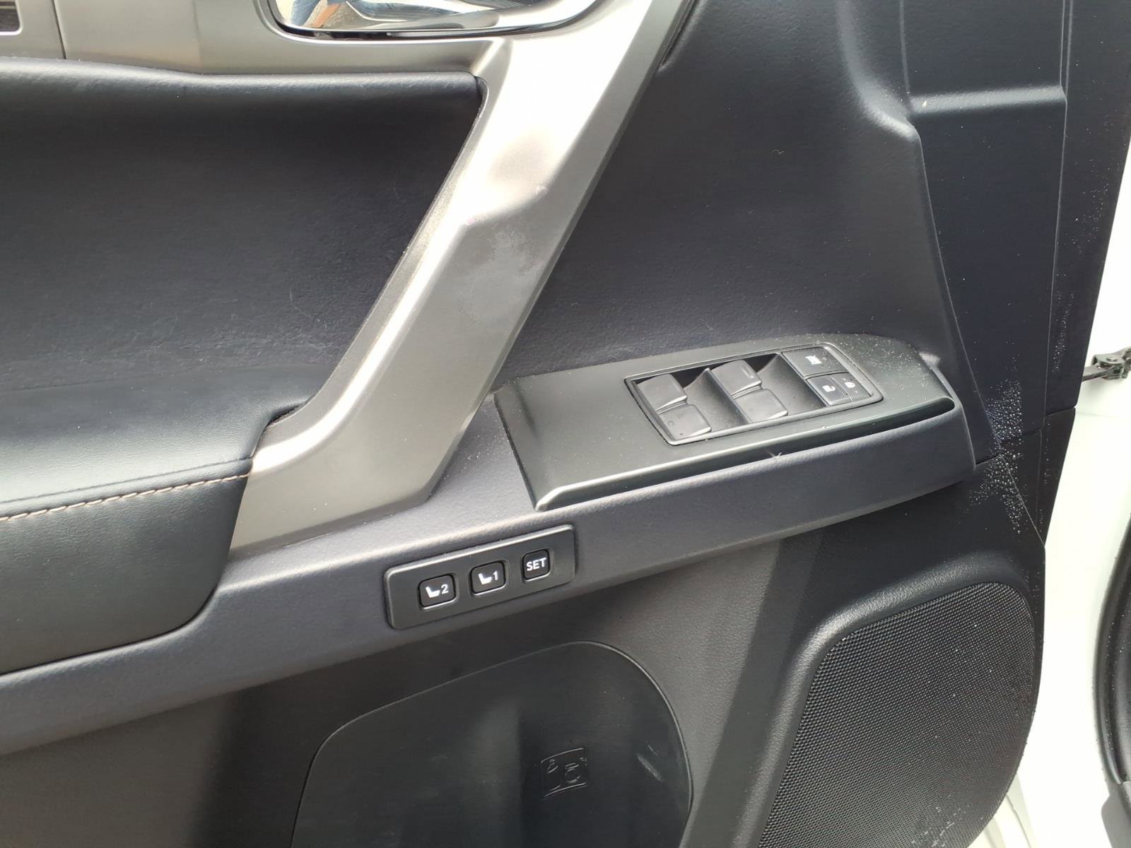 Used 2023 Lexus GX 460 Premium w/ Premium Package image 16