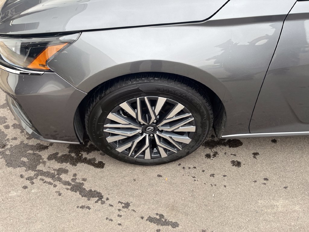 Used 2025 Nissan Altima 2.5 SV FWD image 27