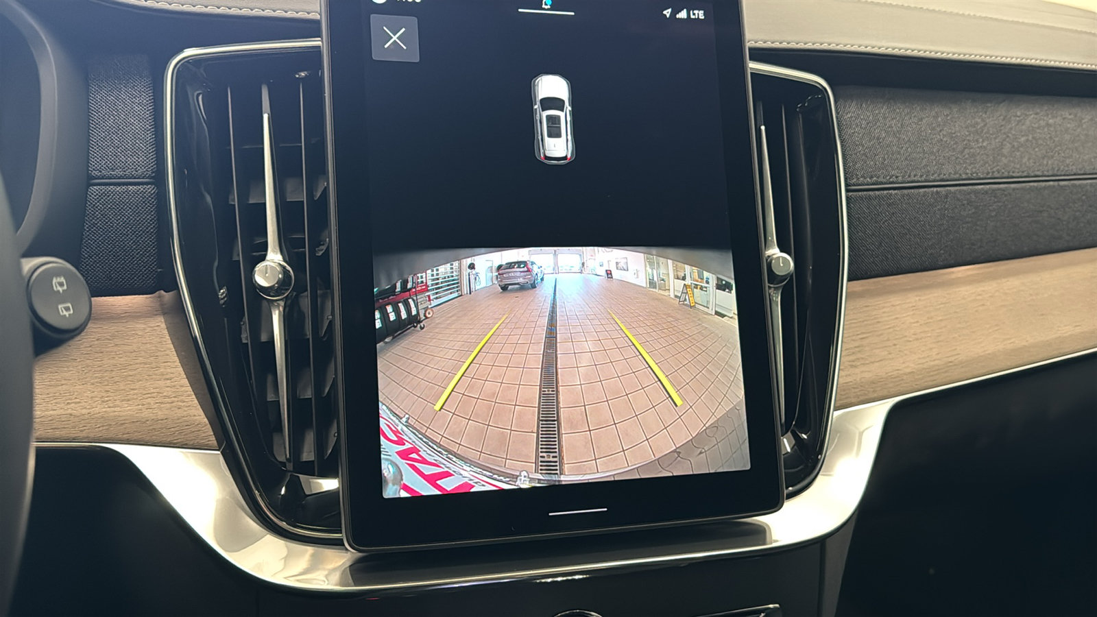 New 2026 Volvo XC90 B5 Core AWD/4WD image 18