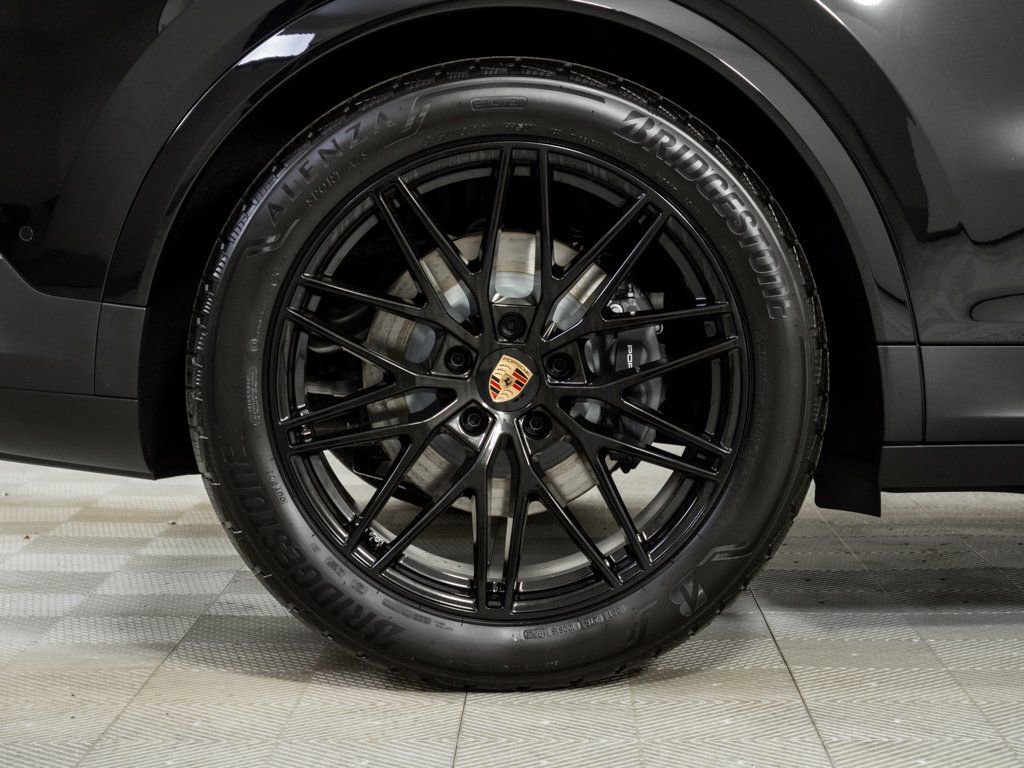 New 2026 Porsche Cayenne Coupe image 40